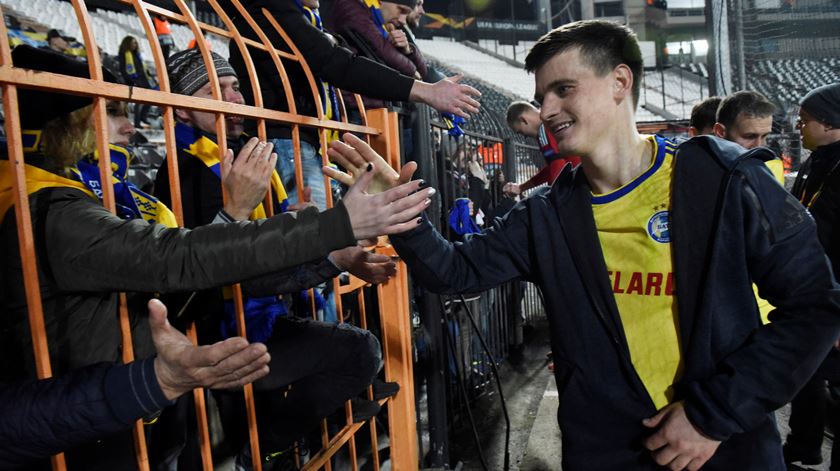 Jogadores do BATE Borisov, da Bielorrússia, terão adeptos nas bancadas. Foto: Alexandros Avramidis/Reuters