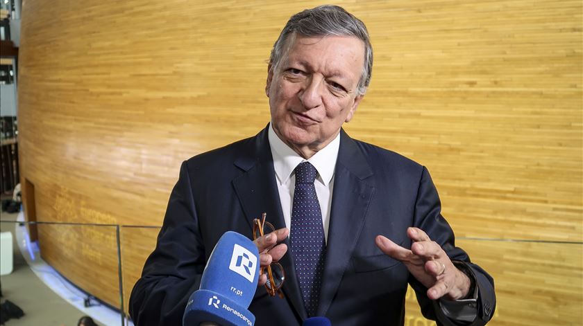 Durão Barroso."Europa cometeu um erro ao deixar de falar com a Rússia” Durão Barroso."Europa cometeu um erro ao deixar de falar com a Rússia”