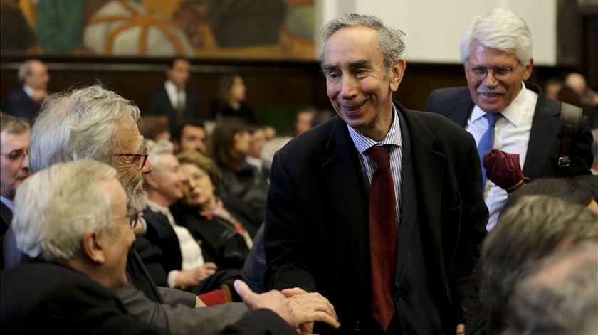 Política de imigração do Governo é "constitucionalmente inadmissível", diz Jorge Miranda