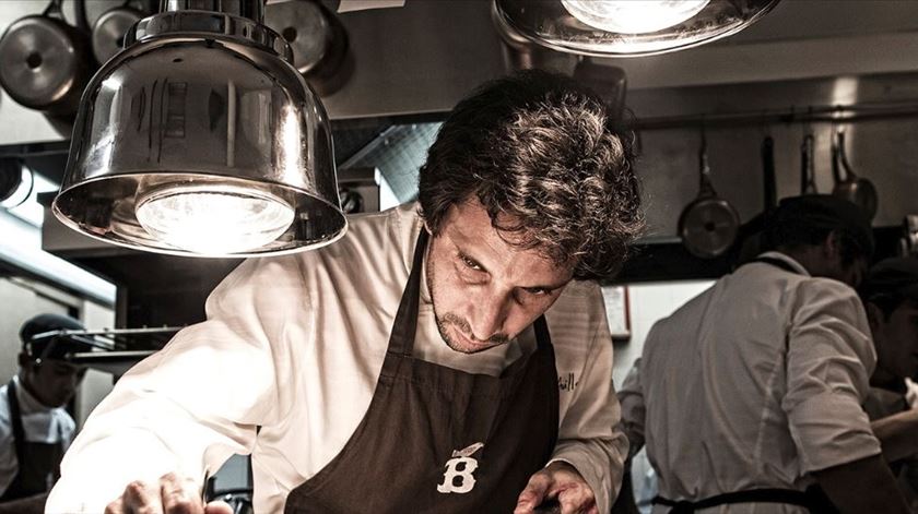 Chef Avillez renova estrela Michelin no Dubai Chef Avillez renova estrela Michelin no Dubai