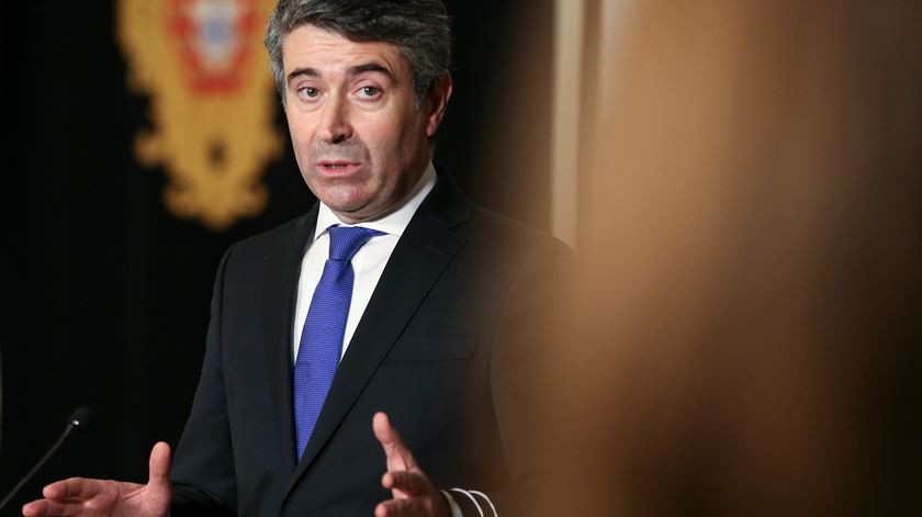 José Luís Carneiro fala aos jornalistas no Palácio de Belém após reunião com Marcelo. Foto: Manuel de Almeida/Lusa