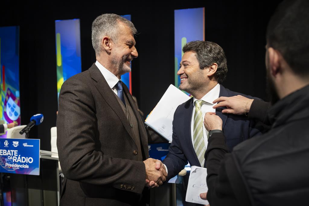 Gouveia e Melo e André Ventura no Debate da Rádio para as Presidenciais. Foto: João Porfírio/Observador/POOL