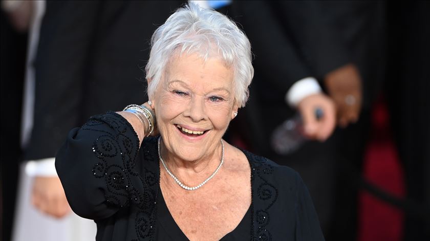 Judi Dench na estreia de “No Time To Die”. Foto: Neil Hall/EPA