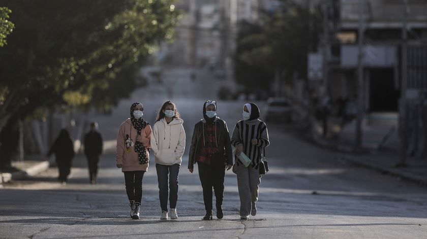 Vacina contra a Covid-19 já começou a revelar benefícios. Sabe quais?