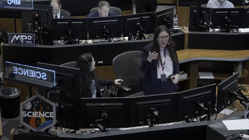 Artemis II recupera contacto e surpreende cientistas com "clarões de impacto" na Lua