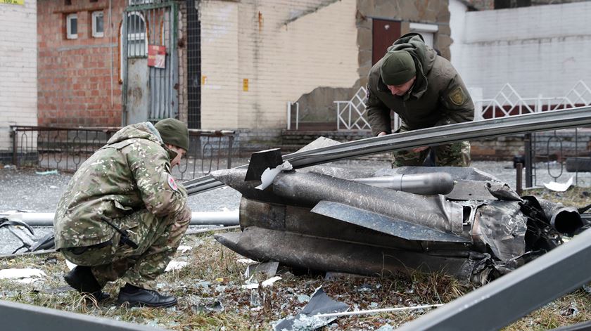 Kiev pede apoio aos cidadãos para enfrentar os russos Kiev pede apoio aos cidadãos para enfrentar os russos