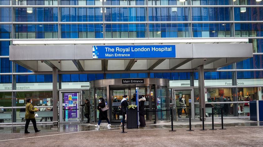 Inquérito analisa resposta à crise da Covid-19 no Reino Unido