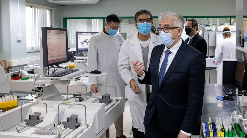 Portugal terá “mais de 2.100 ventiladores” no final do ano, diz Lacerda Sales