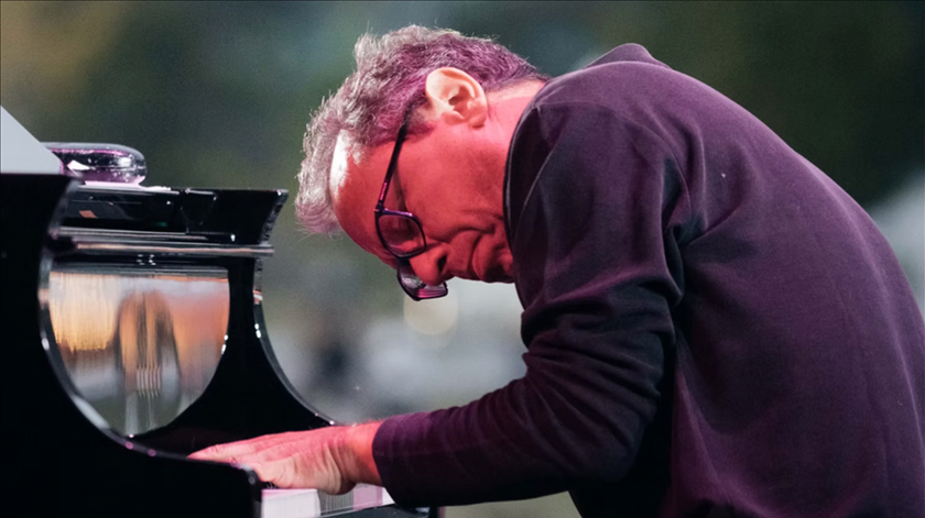 Mário Laginha: "Às vezes sento-me ao piano um bocado revoltado a pensar, deixa ver se desabafo aqui um pouco” Mário Laginha: "Às vezes sento-me ao piano um bocado revoltado a pensar, deixa ver se desabafo aqui um pouco”