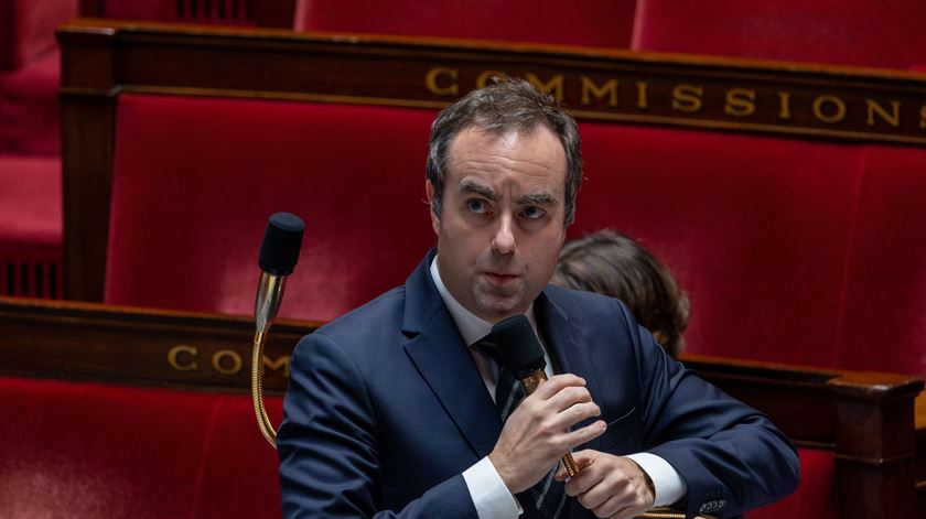 França consegue aprovar Orçamento para 2026 após meses de incerteza