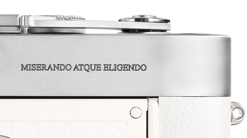 Máquina fotográfica do Papa Francisco leiloada por 6,5 milhões de euros. Foto: Leitz Photographica Auction
