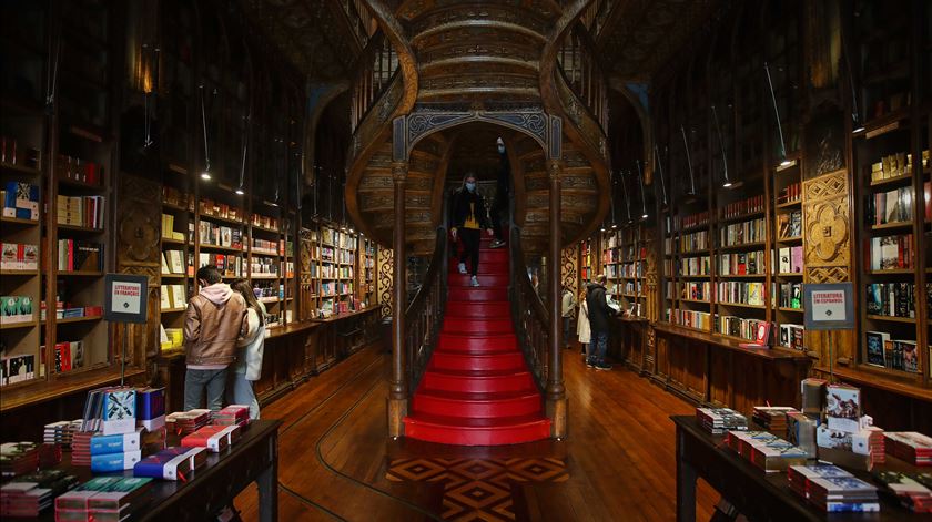 Livraria Lello vai leiloar primeiras edições de Harry Potter assinadas