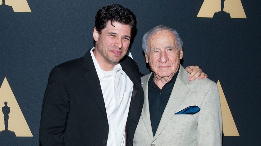 O lendário ator e comediante Mel Brooks com o filho, Max Brooks. Foto: Getty Images