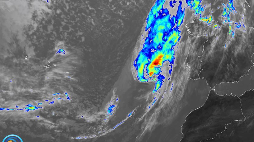 Foto: Tempestade "Leslie" às 12h10 deste sábado. EUMETSAT/IPMA