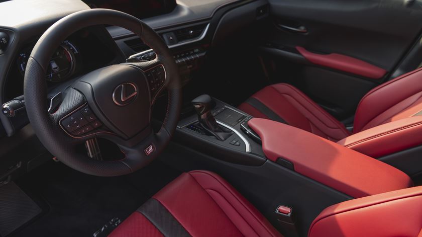 lexusux200fsportflareredinterior09-394707