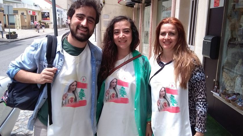 Anthony, Chantal e Madona, três dos libaneses que vieram consagrar o seu país ao Imaculado Coração de Maria. Foto: Filipe d'Avillez/RR