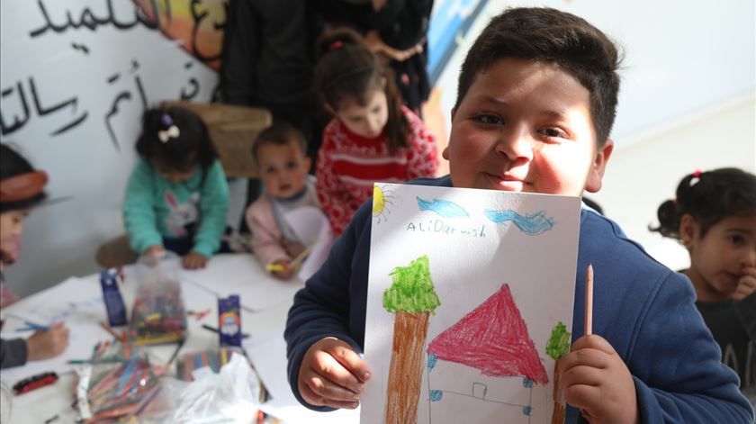 Portuguesa no Líbano ajuda a aliviar traumas da guerra