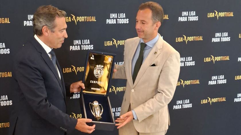 Presidente da Liga Portugal, Reinaldo Teixeira, com Frederico Varandas, presidente do Sporting. Foto: Luís Aresta/RR Presidente da Liga Portugal, Reinaldo Teixeira, com Frederico Varandas, presidente do Sporting. Foto: Luís Aresta/RR