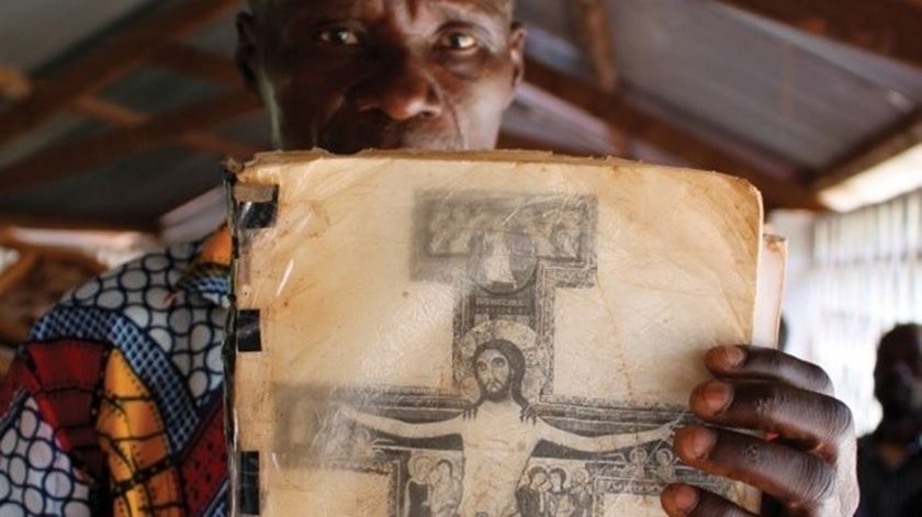 Vida humana “vale pouco em África”, lembra Via Sacra da Fundação AIS