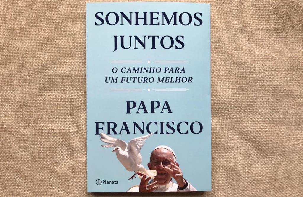 Entrevista de Aura Miguel a Austen Ivereigh, jornalista que escreveu o livro do Papa, "Sonhemos Juntos" Entrevista de Aura Miguel a Austen Ivereigh, jornalista que escreveu o livro do Papa, "Sonhemos Juntos"