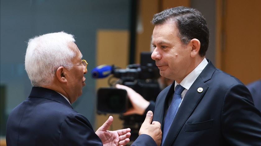 Montenegro ainda acredita num excedente orçamental, mas já não exclui défice