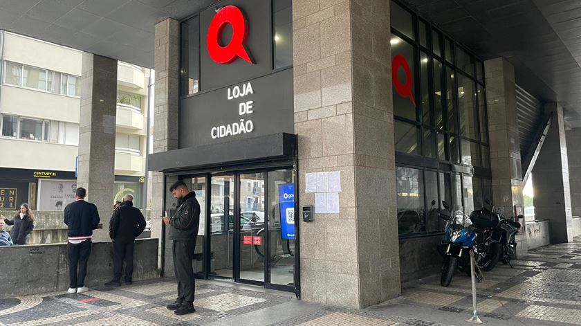 Greve Geral no Porto. Faltam funcionários nos serviços públicos, mas também não há muitos utentes