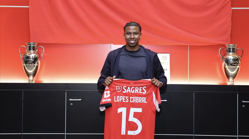 Benfica confirma contratação de Sidny Lopes Cabral