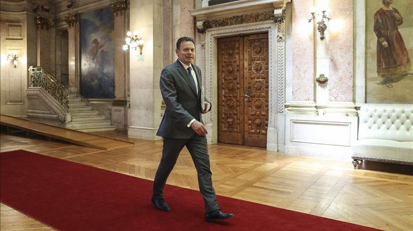 Montenegro garante que irá esclarecer dúvidas da oposição sobre PSU Montenegro garante que irá esclarecer dúvidas da oposição sobre PSU