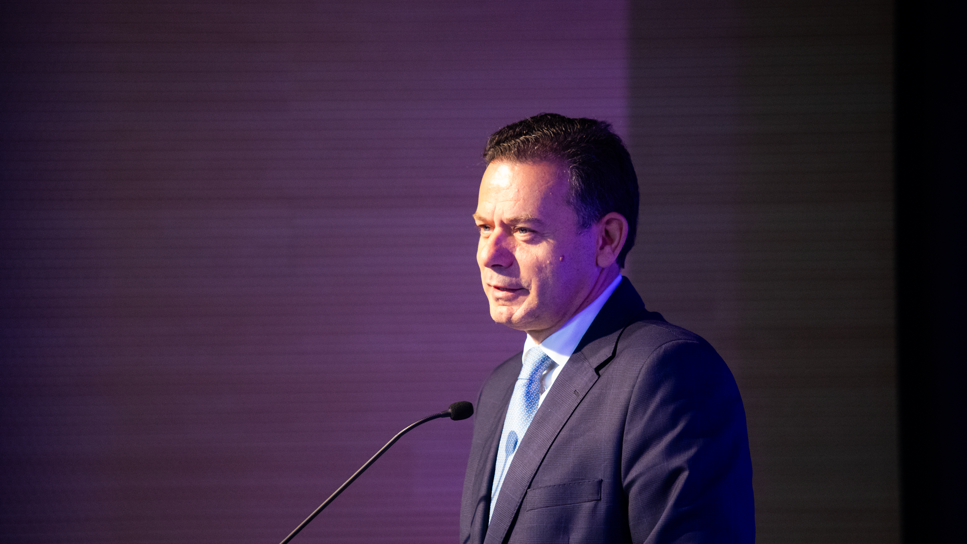 Montenegro promete “garantir condições” aos que ensinam port