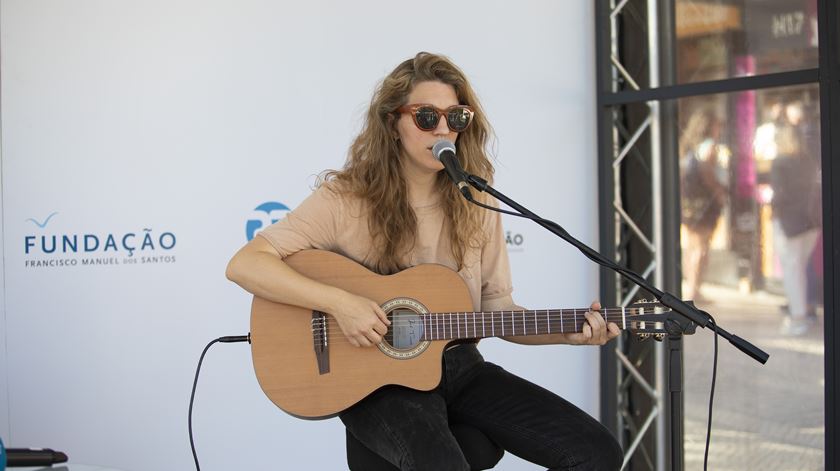 Luísa Sobral ao vivo na Renascença na Feira do Livro de Lisboa foto: Ricardo Fortunato/RR