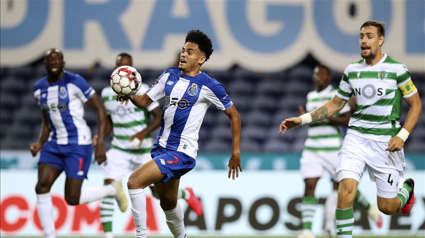 Luiz Diaz e Seba Coates no FC Porto - Sporting Foto: José Coelho/Lusa