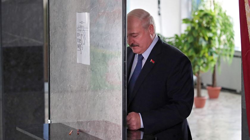 Oposição acusa: Lukashenko esgotou modelo autoritário