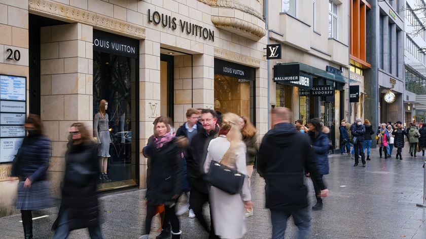 Riqueza global cresce, mas está cada vez mais nas mãos de poucos