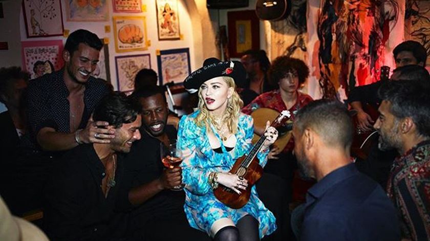 Madonna, numa casa de fados. Foto: Vogue Itália.