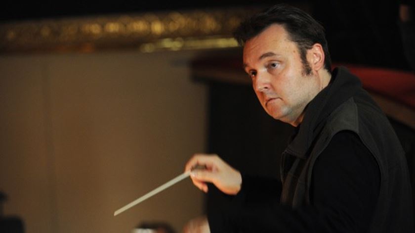 Royal Opera House dispensa maestro russo "face à situação atual na Ucrânia"