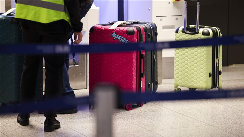 Detido por suspeita de roubar turistas no Aeroporto de Lisboa