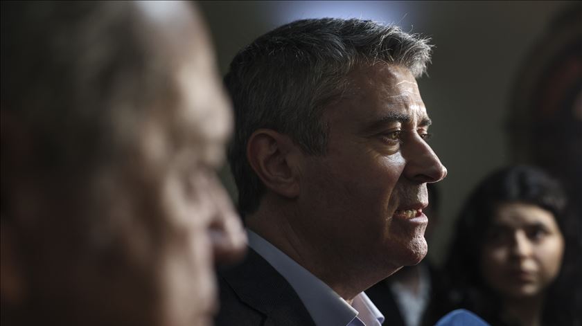 Carneiro considera que Luís Neves será "personalidade forte" em "Governo frágil"