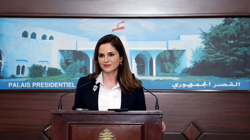 Manal Abdel Samad, Ministra da Informação do Líbano apresentou a demissão este domingo. Foto: Dalati Nohra via Reuters