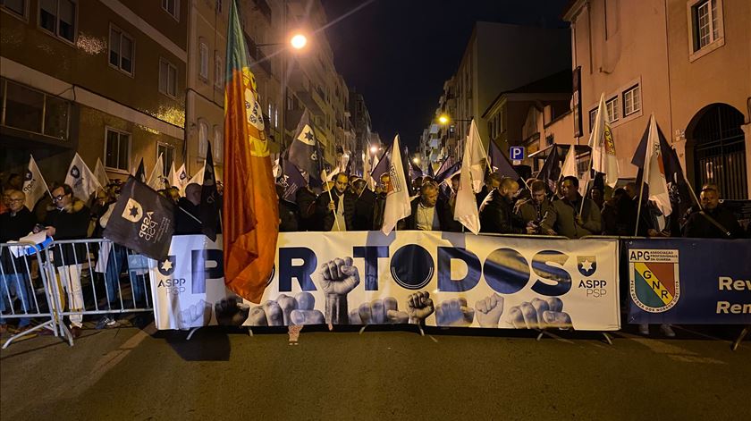 Sem direito à greve, polícias protestaram. "PSP apresenta deficiências gritantes"