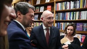 Passos Coelho pressiona Montenegro a entender-se com o Chega