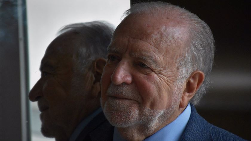 Manuel Alegre escreve memórias de uma vida de combate aos absolutismos