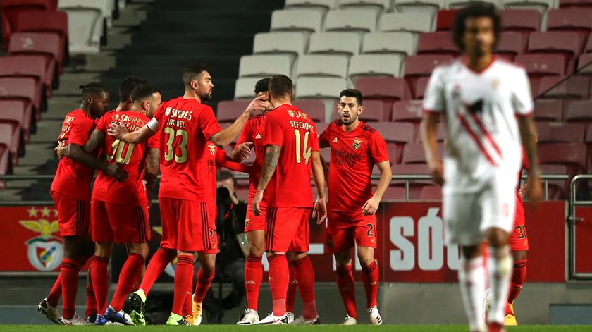 Álvaro Magalhães avisa Jesus que “alterações no Benfica podem provocar uma surpresa” Álvaro Magalhães avisa Jesus que “alterações no Benfica podem provocar uma surpresa”