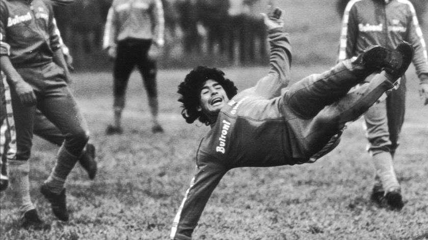 Maradona nos tempos do Nápoles. Foto: ANSA