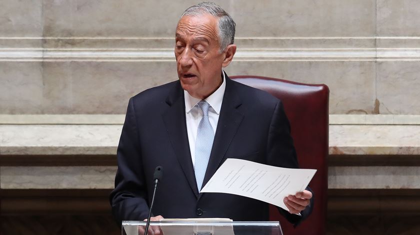 Marcelo promulga medidas de apoio social urgentes