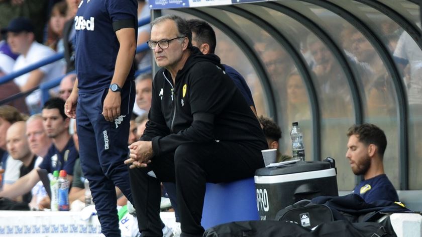 Bielsa vai treinar na Premier League. Foto: Leeds United