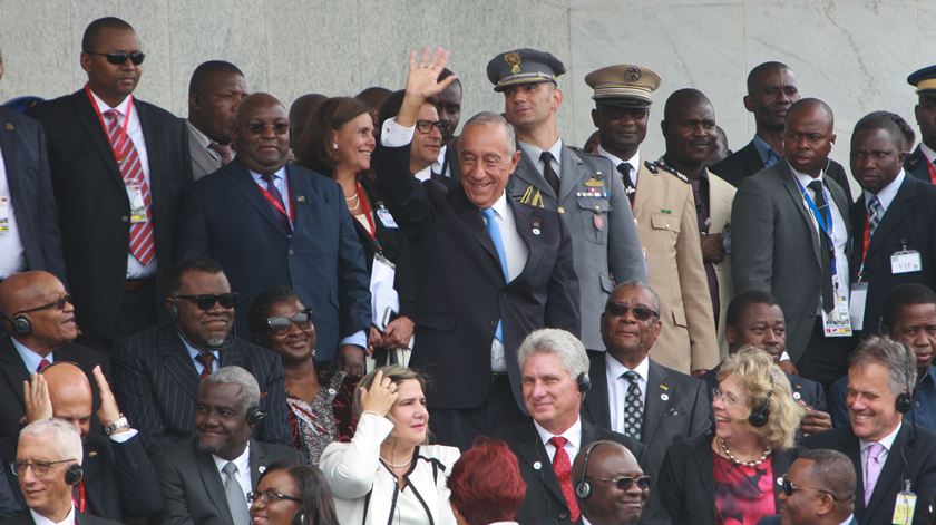 Marcelo lamenta que "um ou outro português distraído" veja ovação em Luanda como vaia