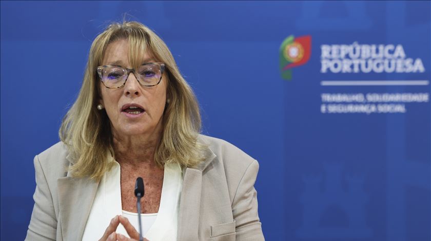 Lei Laboral. Ministra diz que há apenas "2 ou 3 temas" a travar acordo