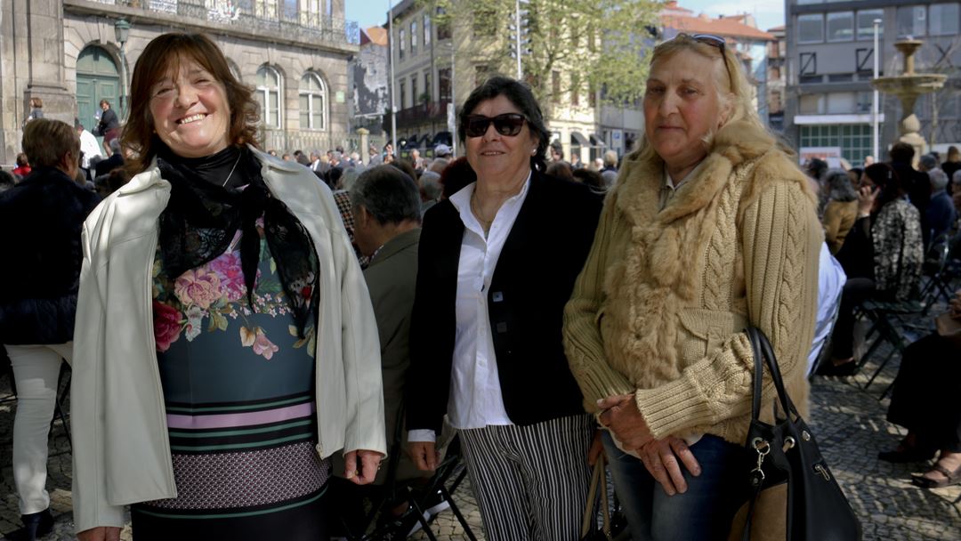 Maria de Fátima, à esquerda, assistiu à cerimónia na companhia de duas amigas. Foto: Marília Freitas/RR