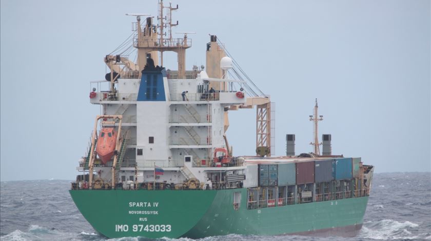 Marinha Portuguesa acompanha navio porta-contentores da Federação Russa Foto. Marinha Portuguesa