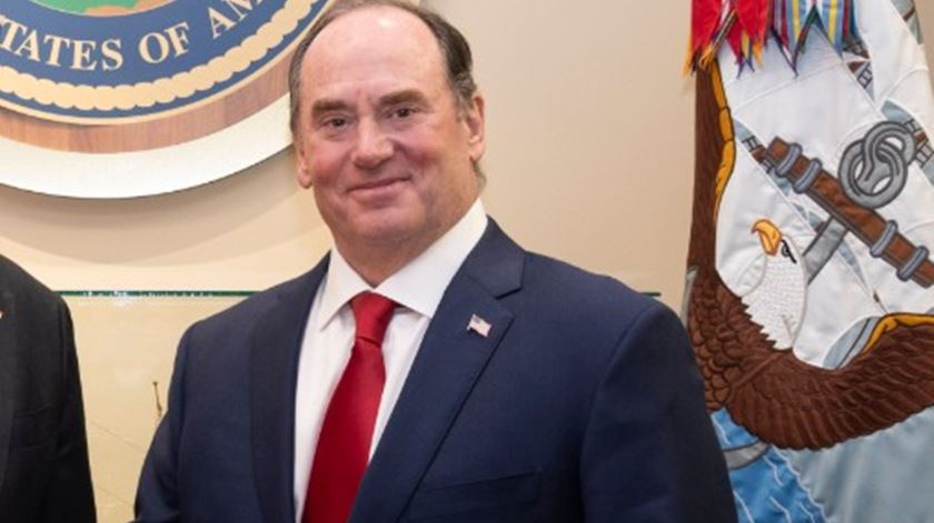 Mais uma "baixa" na administração Trump. John C. Phelan abandona Marinha dos EUA Mais uma "baixa" na administração Trump. John C. Phelan abandona Marinha dos EUA